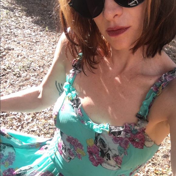 Beautiful skull and flowers dress - Picture 2 of 7